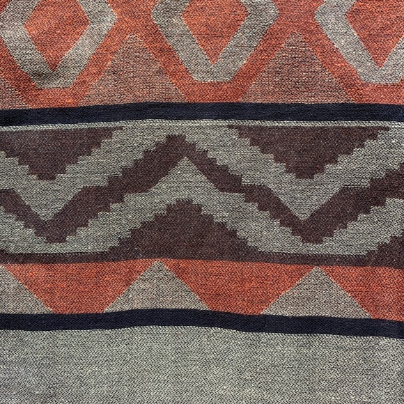 Large Pattern Scarf - Picture 2 of 2